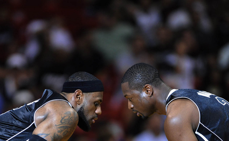 Miami Heat's LeBron James (L) and Dwyane Wade (R) talk before their NBA basketball game against the Oklahoma City Thunder in Miami, Florida, April 4, 2012