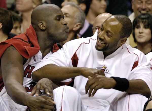 Miami Heat center Shaquille O'Neal (L) teases returning Heat center Alonzo Mourning (R) as O'Neal joins the crowd in a 'We Want Zo' chant during their game against the Sacramento Kings at the American Airlines Arena in Miami, Florida